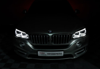 Подержанный автомобиль BMW X5 2015 года (19 фото)