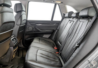 Подержанный автомобиль BMW X5 2016 года (12 фото)