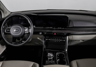 Подержанный автомобиль Kia Carnival 2021 года (12 фото)