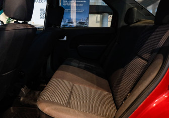 Подержанный автомобиль Renault Logan Sedan 2008 года (8 фото)