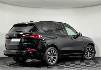 Подержанный автомобиль BMW X5 2020 года (2 фото)