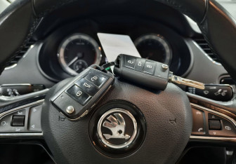 Подержанный автомобиль Skoda Octavia Liftback 2016 года (17 фото)