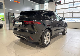 Подержанный автомобиль Jaguar E-Pace 2018 года (4 фото)