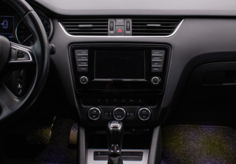 Подержанный автомобиль Skoda Octavia Liftback 2013 года (14 фото)