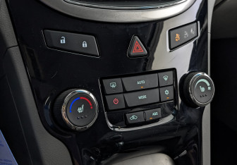 Подержанный автомобиль Chevrolet Orlando 2012 года (27 фото)
