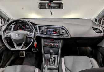 Подержанный автомобиль SEAT Leon Hatchback 2013 года (14 фото)