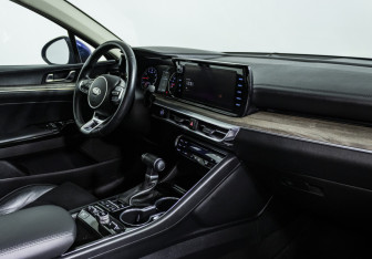Подержанный автомобиль Kia K5 2021 года (9 фото)
