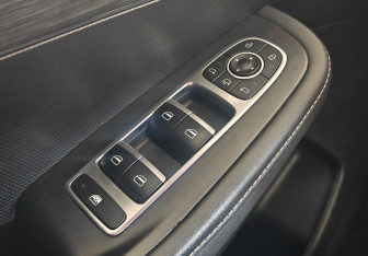 Подержанный автомобиль Omoda C5 2022 года (17 фото)