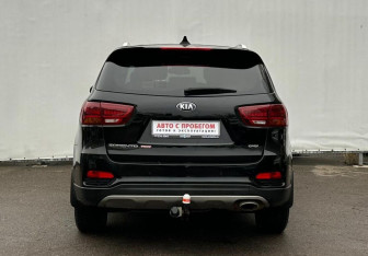 Подержанный автомобиль Kia Sorento 2018 года (6 фото)