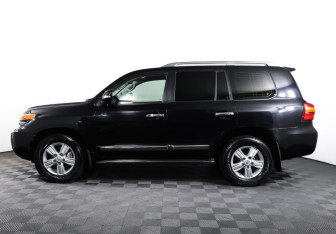 Подержанный автомобиль Toyota Land Cruiser Suv 2012 года (8 фото)