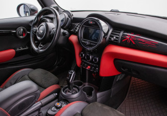 Подержанный автомобиль MINI Hatch 2019 года (9 фото)