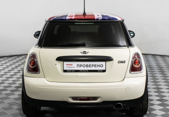 Подержанный автомобиль MINI Hatch 2011 года (6 фото)