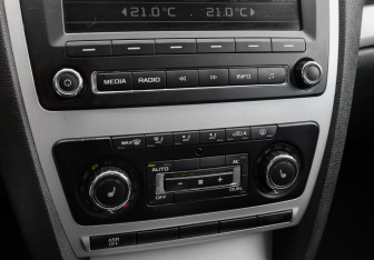 Подержанный автомобиль Skoda Octavia Liftback 2011 года (15 фото)