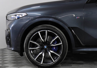 Подержанный автомобиль BMW X7 2021 года (8 фото)