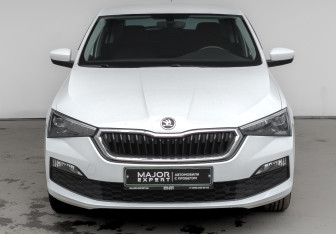 Подержанный автомобиль Skoda Rapid Liftback 2022 года (2 фото)