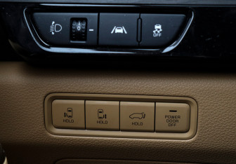 Подержанный автомобиль Kia Carnival 2021 года (23 фото)