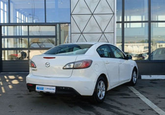 Подержанный автомобиль Mazda 3 Sedan 2011 года (5 фото)