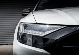 Подержанный автомобиль Audi Q8 2019 года (17 фото)