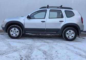 Подержанный автомобиль Renault Duster 2012 года (8 фото)