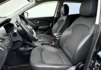 Подержанный автомобиль Hyundai ix35 2010 года (10 фото)
