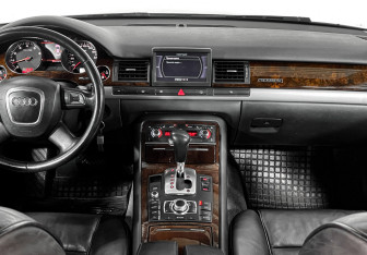 Подержанный автомобиль Audi A8 2007 года (20 фото)
