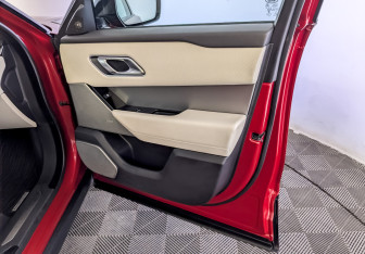 Подержанный автомобиль Land Rover Range Rover Velar 2018 года (26 фото)