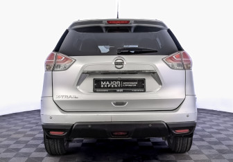 Подержанный автомобиль Nissan X-Trail 2016 года (6 фото)