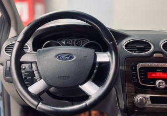 Подержанный автомобиль Ford Focus Sedan 2008 года (9 фото)