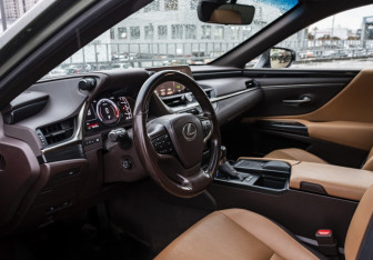 Подержанный автомобиль Lexus ES 2021 года (9 фото)