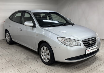Подержанный автомобиль Hyundai Elantra Sedan 2008 года (3 фото)