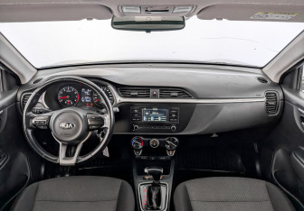 Подержанный автомобиль Kia Rio Hatchback 2021 года (14 фото)