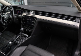 Подержанный автомобиль Volkswagen Passat Sedan 2019 года (7 фото)