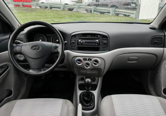 Подержанный автомобиль Hyundai Verna Sedan 2008 года (12 фото)