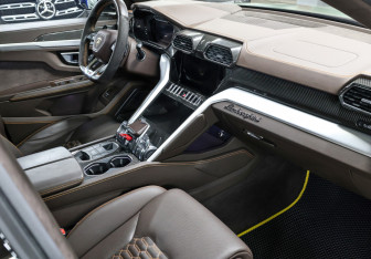 Подержанный автомобиль Lamborghini Urus 2020 года (11 фото)