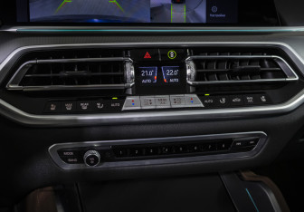 Подержанный автомобиль BMW X6 2021 года (16 фото)