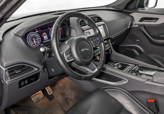 Подержанный автомобиль Jaguar F-Pace 2020 года (15 фото)