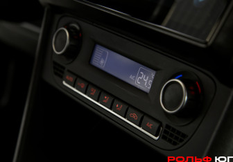 Подержанный автомобиль Volkswagen Polo Sedan 2017 года (13 фото)