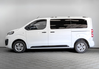 Подержанный автомобиль Peugeot Traveller 2021 года (8 фото)