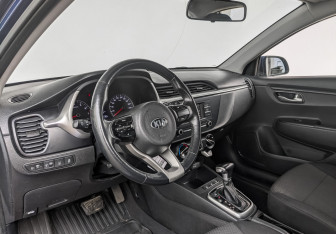 Подержанный автомобиль Kia Rio Hatchback 2021 года (14 фото)