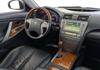 Подержанный автомобиль Toyota Camry Sedan 2011 года (29 фото)