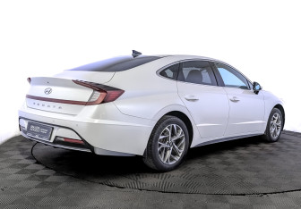 Подержанный автомобиль Hyundai Sonata 2020 года (5 фото)
