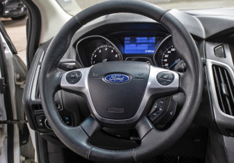 Подержанный автомобиль Ford Focus Hatchback 2011 года (16 фото)