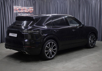 Подержанный автомобиль Porsche Cayenne 2018 года (5 фото)