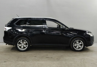 Подержанный автомобиль Mitsubishi Outlander 2014 года (4 фото)