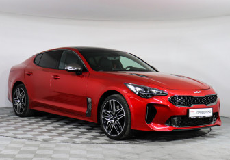 Подержанный автомобиль Kia Stinger 2023 года (3 фото)