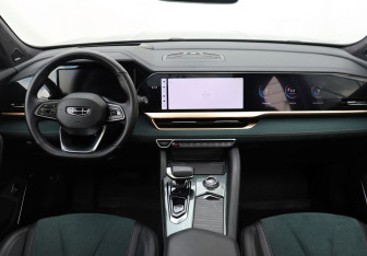 Подержанный автомобиль Geely Monjaro 2023 года (13 фото)