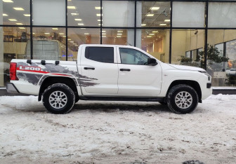 Новый Mitsubishi L200 2025 (4 фото)