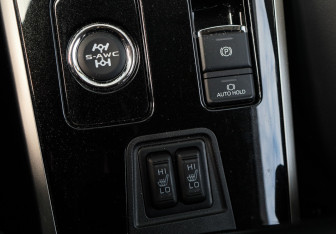 Подержанный автомобиль Mitsubishi Outlander 2021 года (17 фото)