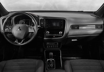 Подержанный автомобиль Mitsubishi Outlander 2021 года (16 фото)