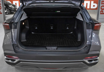 Подержанный автомобиль Omoda C5 2022 года (10 фото)